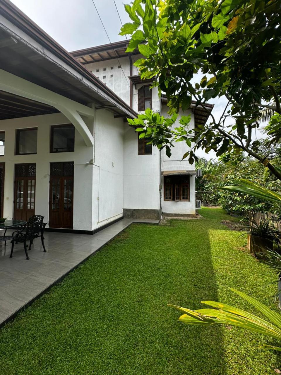 Curve Hiri Apartment Dickwella Exterior photo