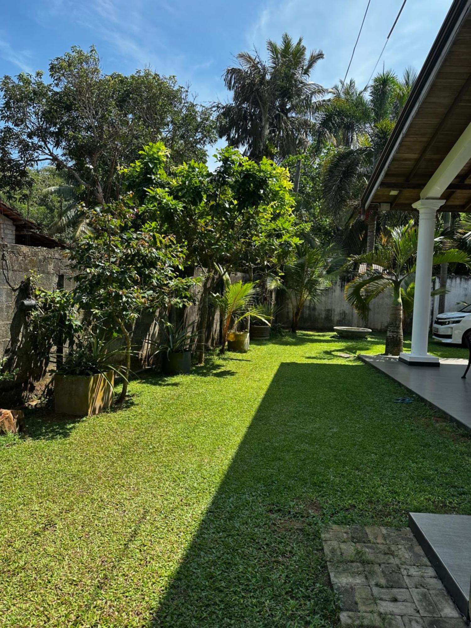 Curve Hiri Apartment Dickwella Exterior photo